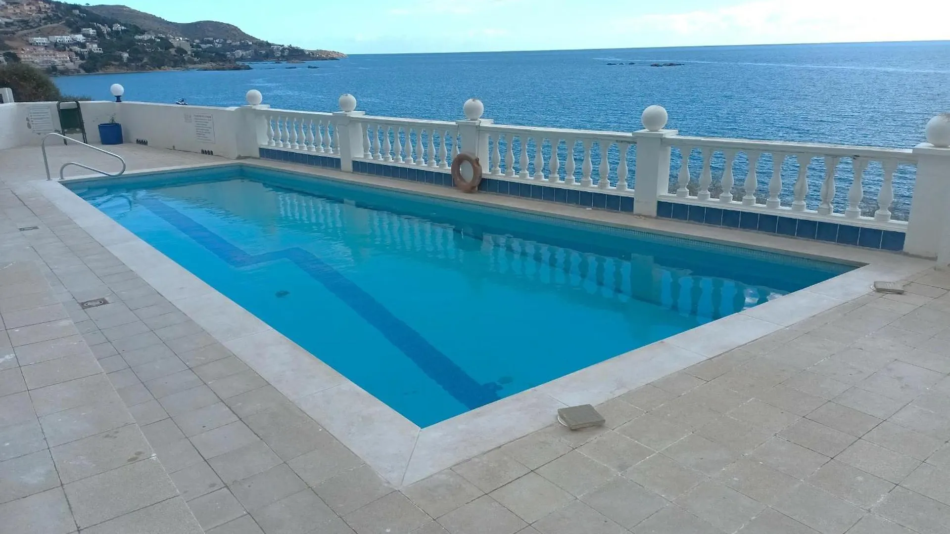 Apartamento En 1ª Linea Con Vistas, Piscina Y Acceso A Calanques - Es-258-97 Roses